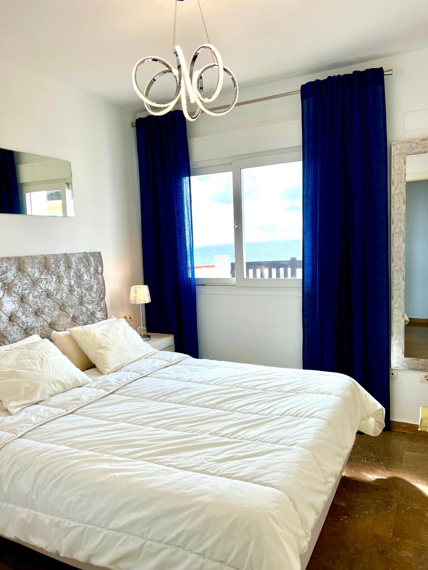 Beachfront Penthouse Apartment With Large Terrace And Breathtaking Sea Views Close To Marbella Spain Sitio de Calahonda Exteriör bild