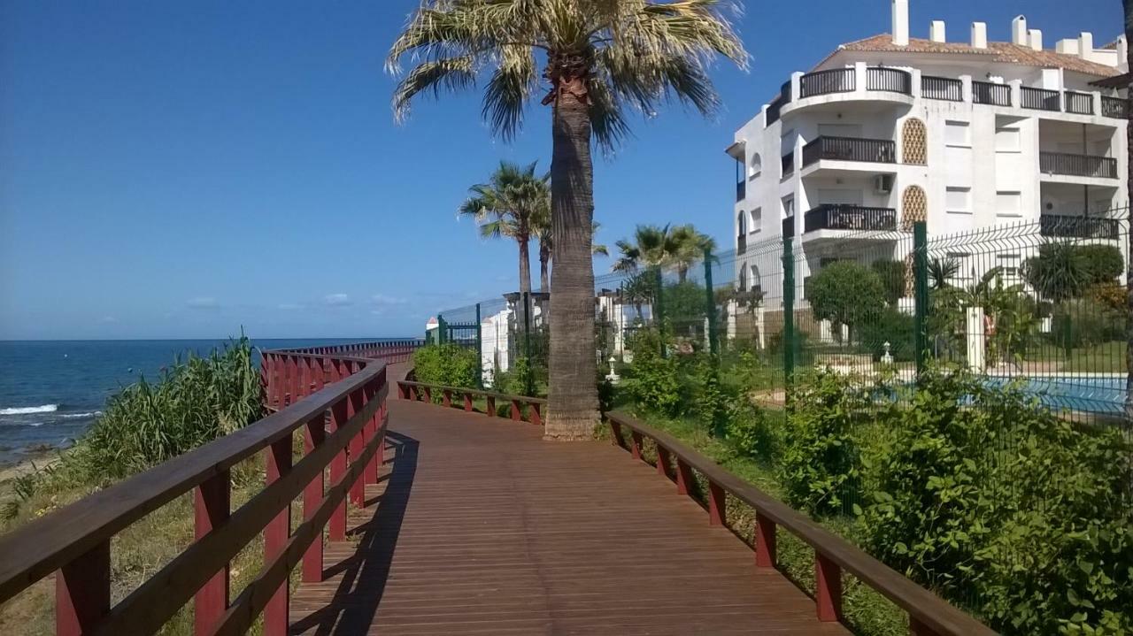 Beachfront Penthouse Apartment With Large Terrace And Breathtaking Sea Views Close To Marbella Spain Sitio de Calahonda Exteriör bild